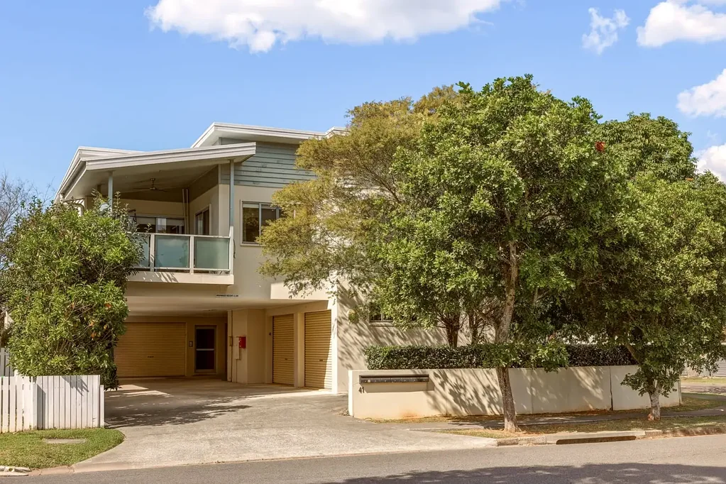 Zillmere 2Zimmer Do Not Miss This One !