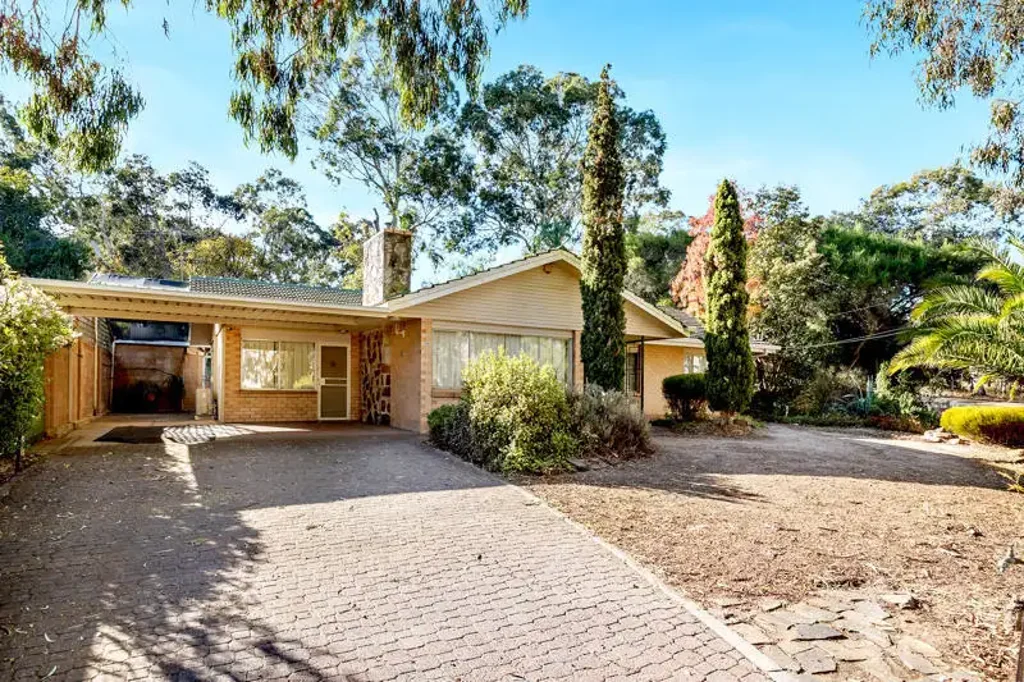 Fairview Park 3غرفة نوم FAMILY HOME WITH GREAT POTENTIAL ON APPROX 890SQM ALLOTMENT
