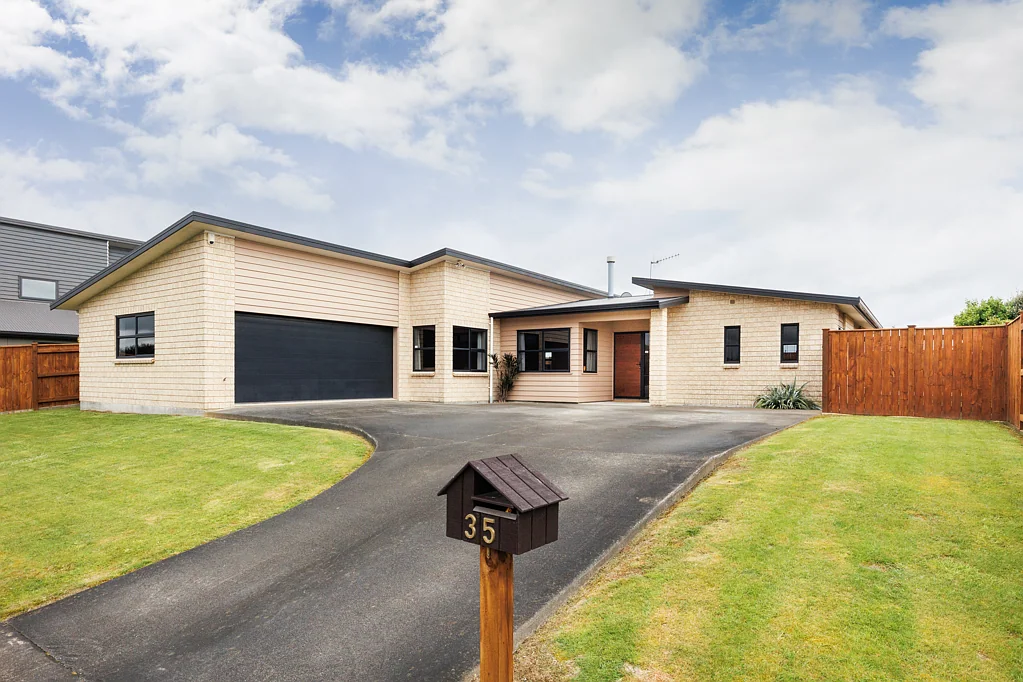 35 Rosalie Terrace, Kelvin Grove, Palmerston North, Manawatu-Wanganui