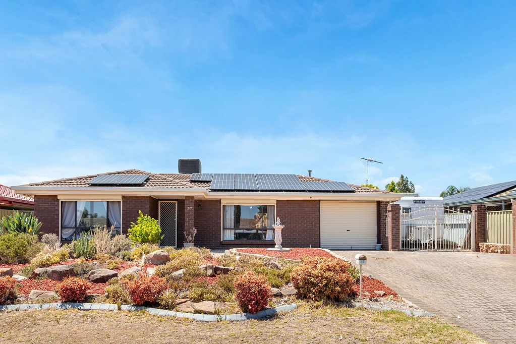 37 Carob Crescent, Craigmore, SA 5114