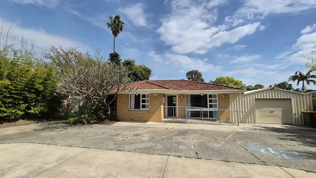 Updated 3 Bed, 1 bathroom, 2 toilet House