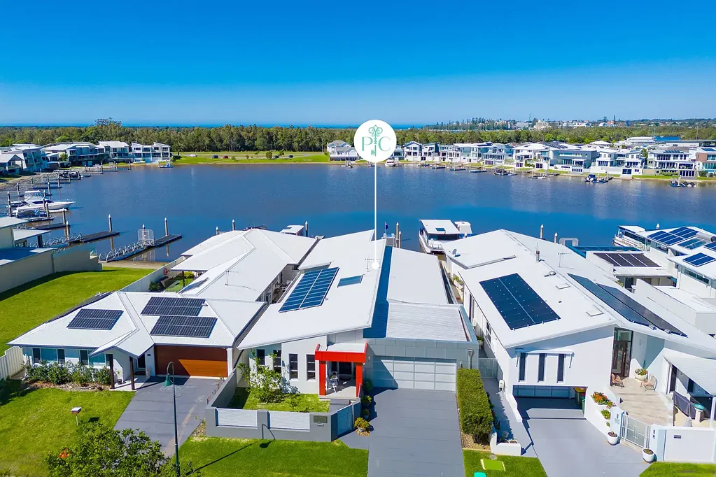 Port Macquarie 4બેડરૂમ Stunning Deep Waterfront Retreat for Entertaining & Leisure