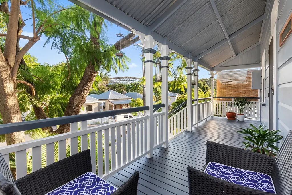 Petrie Terrace 2部屋 Character and Charm with modern style