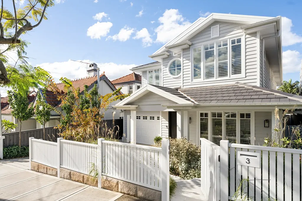 Mosman 5कमरा Exceptional family living with refined interiors, level lawn and pool