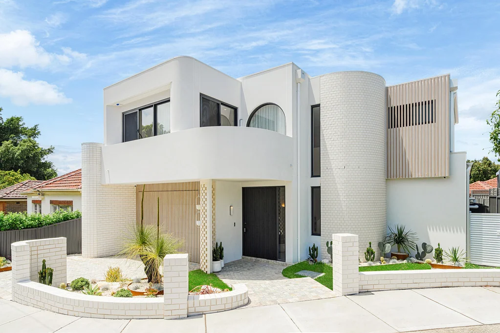 Bespoke Architectural Masterpiece in Blue Chip Location