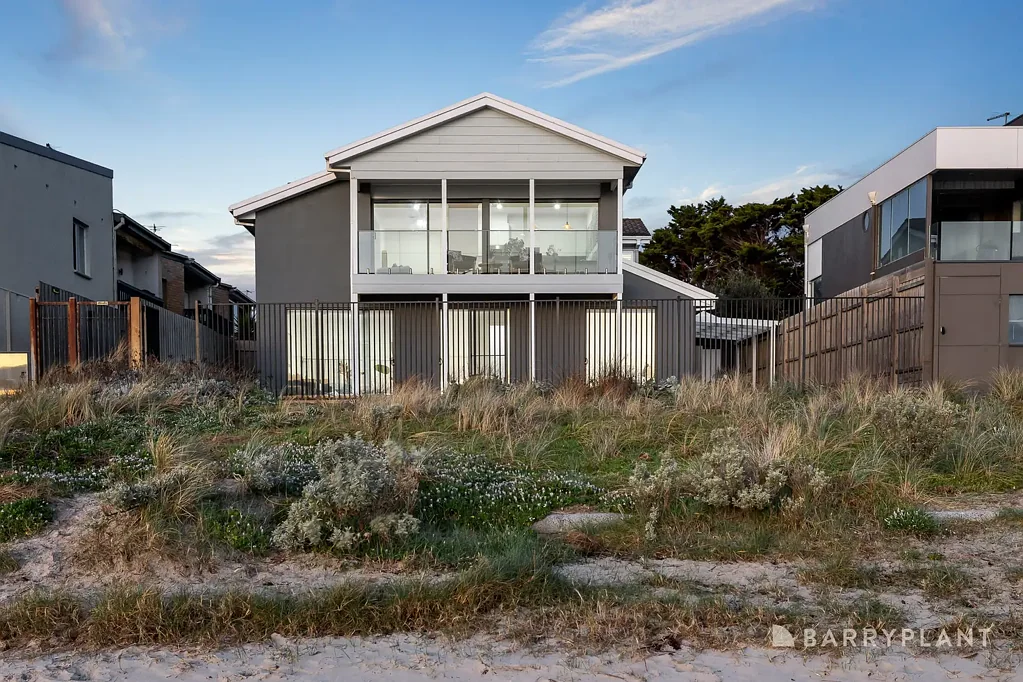Aspendale 4 Slaapkamer Absolute Beachfront Bliss
