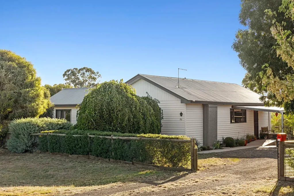 Clunes 3બેડરૂમ Cute Cottage on corner allotment