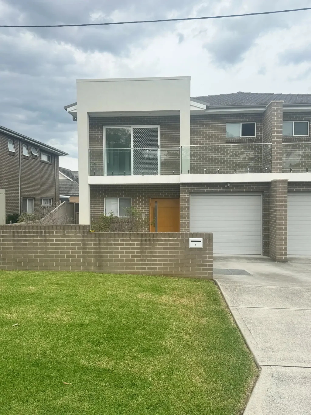 NEAR NEW MODERN FOUR BEDROOM DUPLEX