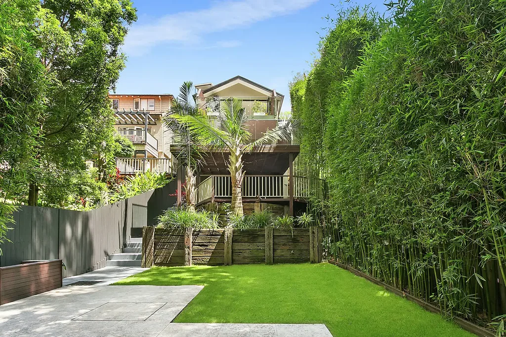 Mosman 3ห้องนอน Idyllically Private, Architecturally Designed Freestanding Family Home