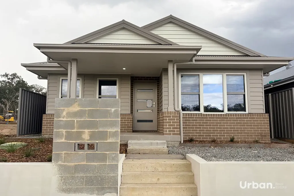 Four Bedroom Home with Multiple Living Arears and Butlers Pantry!