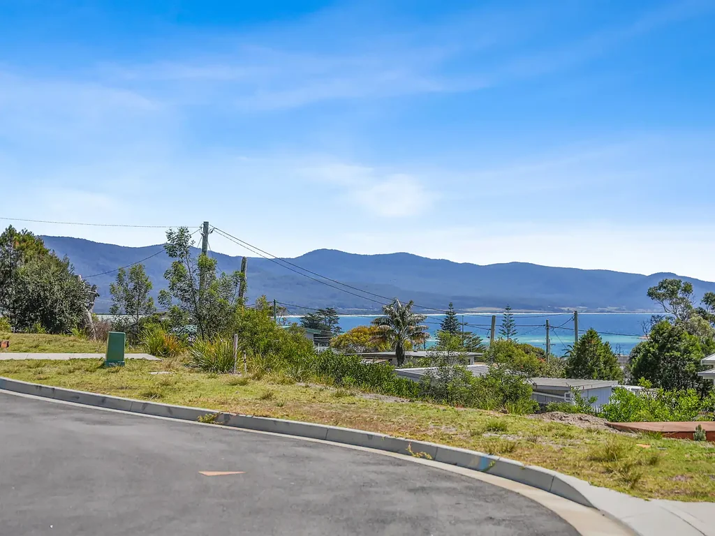 Bicheno Elevated, Fenced & Views