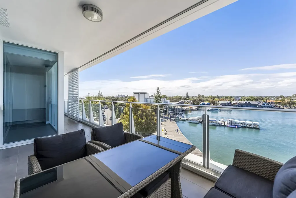 Mandurah 2 Bedroom FRONT ROW MANDURAH MARINA