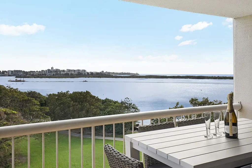 Golden Beach 2房  North-East Facing Views To Caloundra