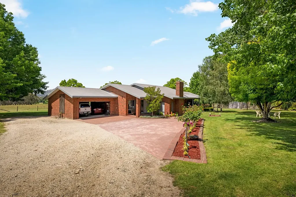 1672 Kiewa Valley Highway, Kiewa, VIC 3691