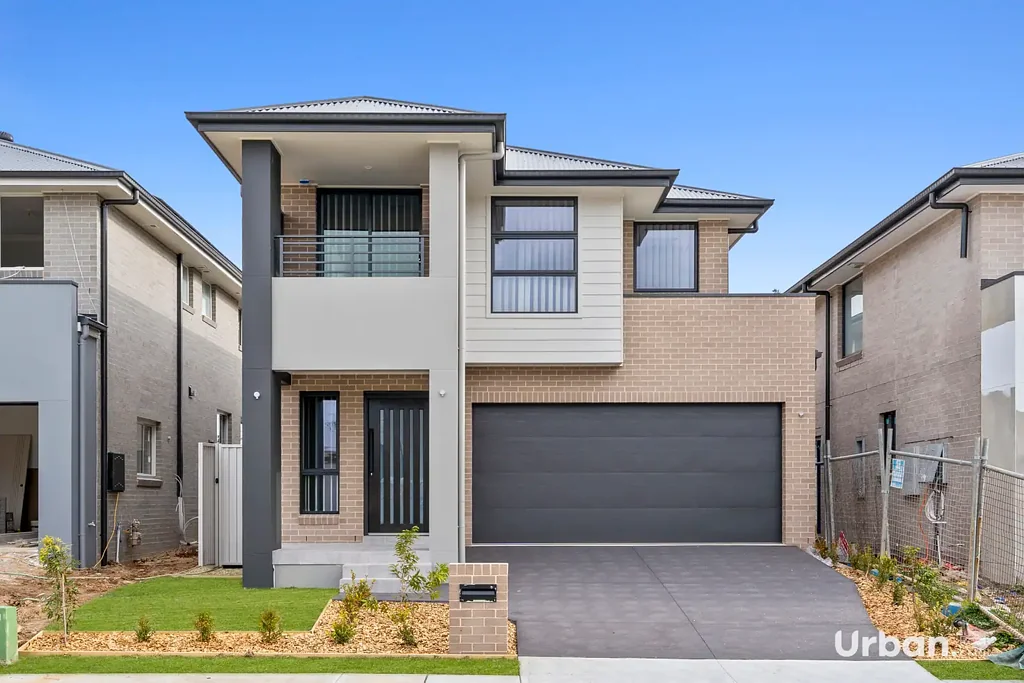 Gledswood Hills 5 Slaapkamer Modern Double-Storey with Ample Living Space in a Prime Growth Location