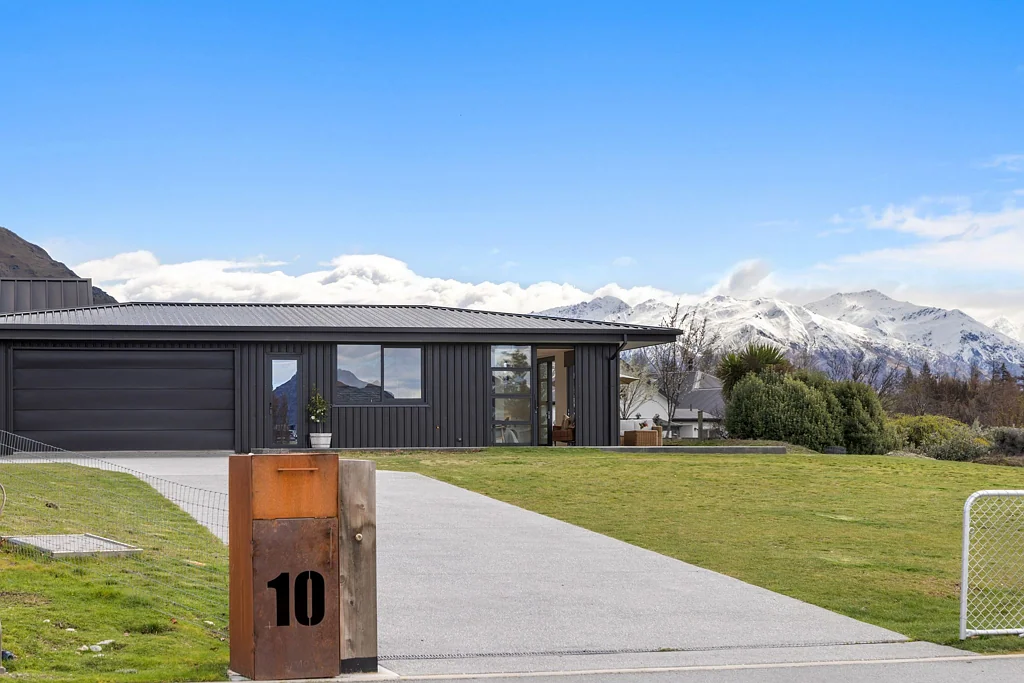 Wanaka 2 Slaapkamer Live Now - Build your Future.