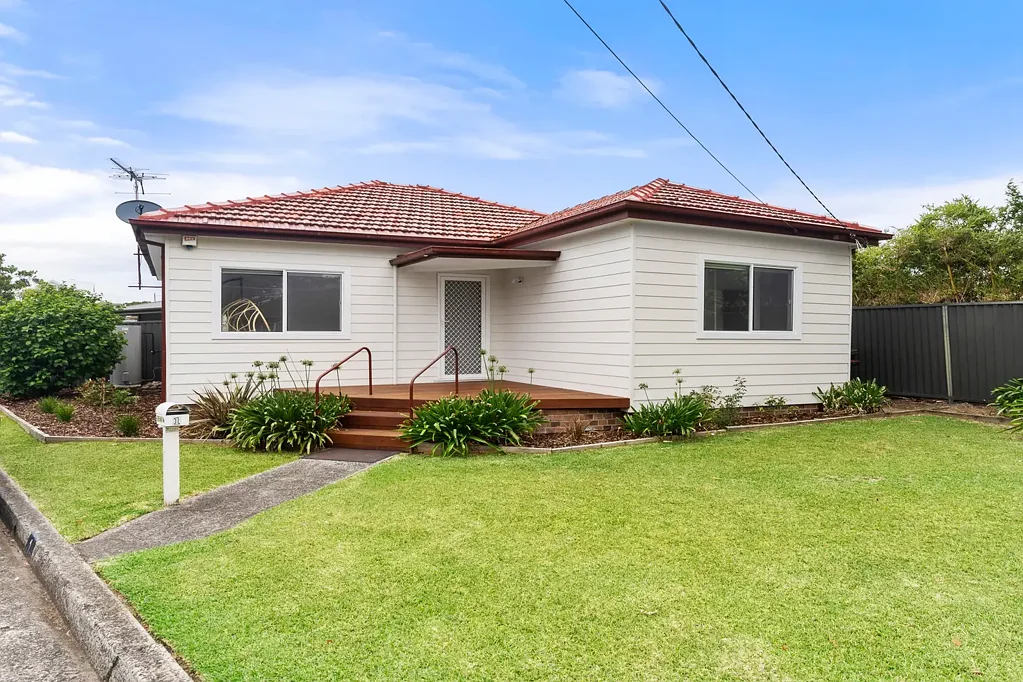 Kirrawee 5Zimmer Dual-Income Corner Block with Future Upside