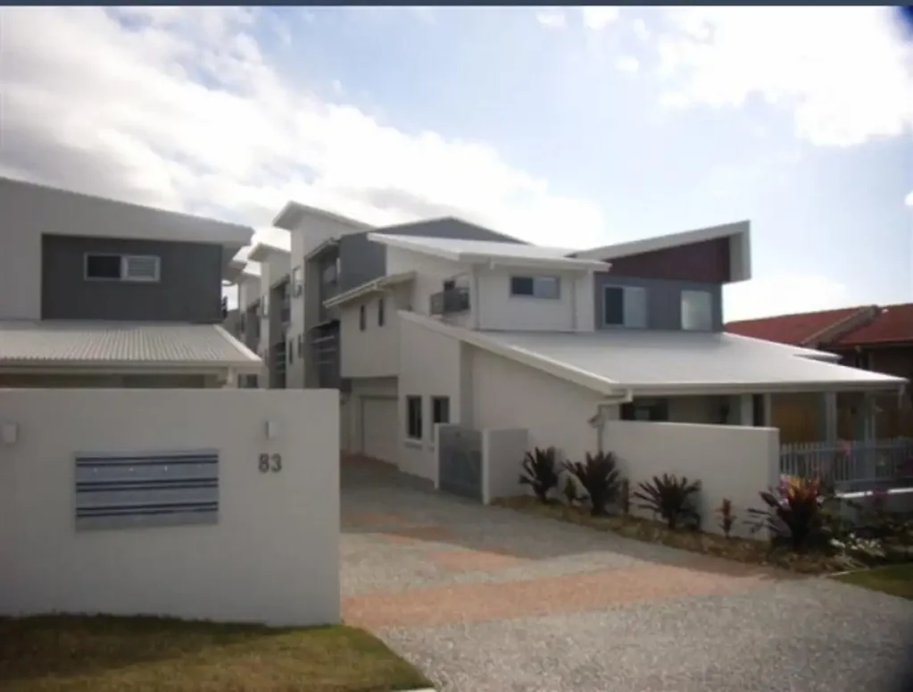 HUGE 3 bedroom Townhouse