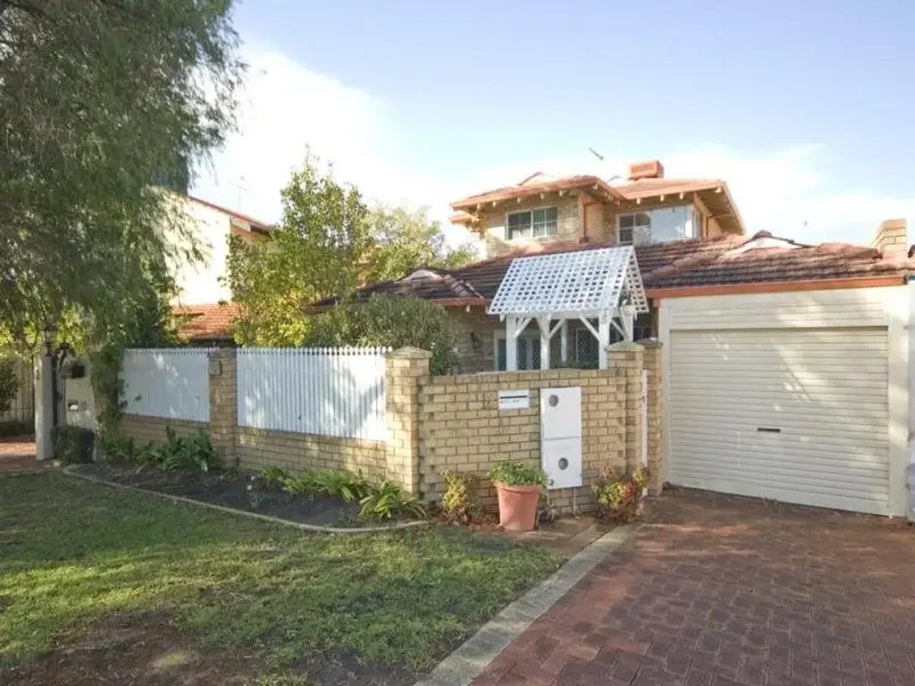 Great Location - 200m from the rivers edge!