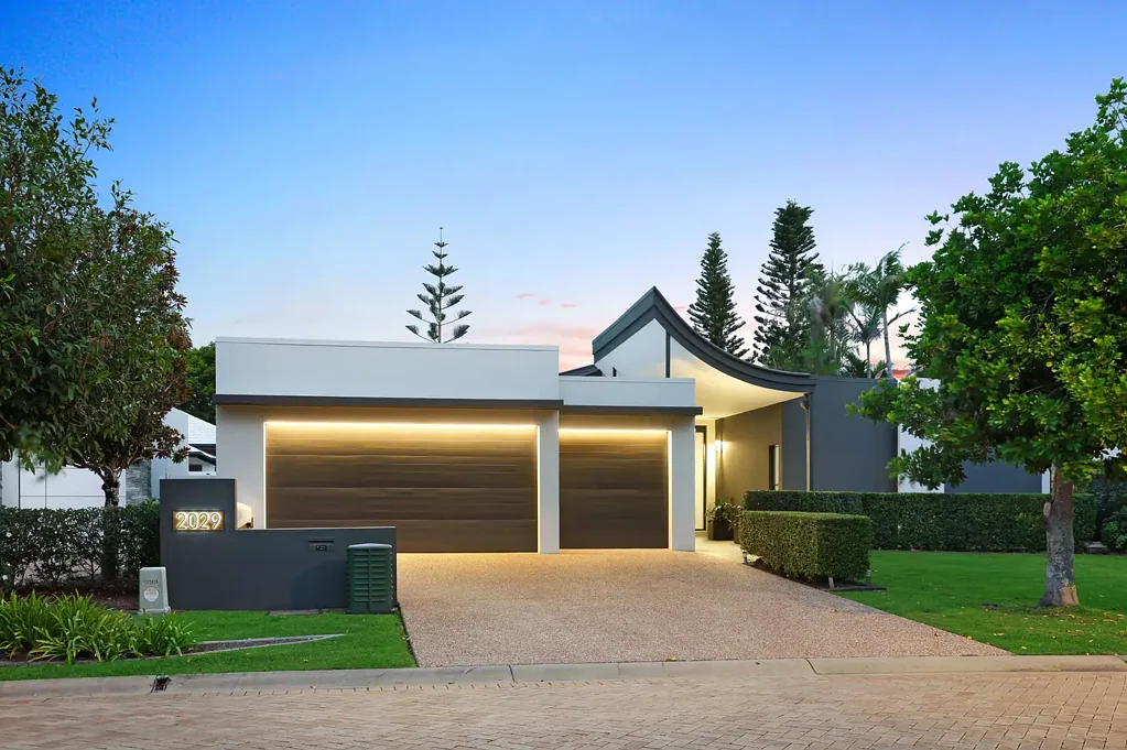 Hope Island 4침실 Luxury Single Level Living in Prestigious Schotia Island Enclave
