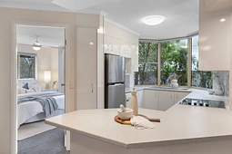 8/15 Clarence Road, Indooroopilly