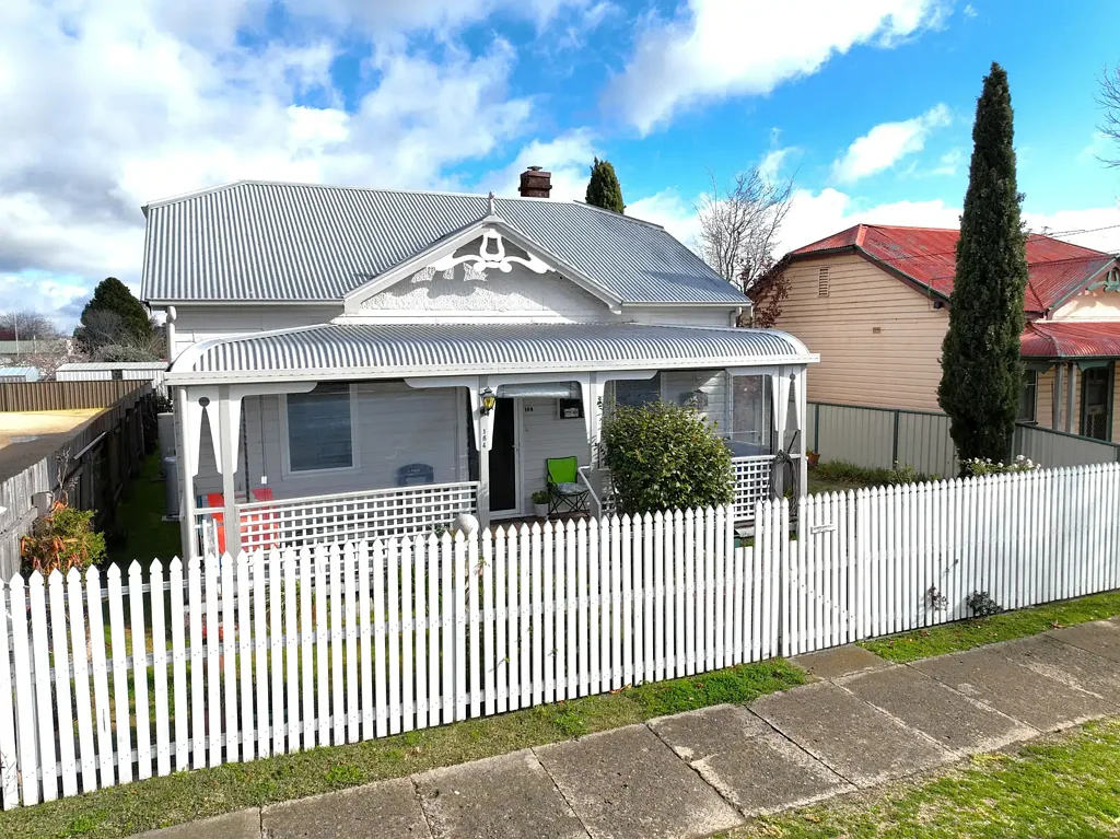 Glen Innes 5 Bedroom Distinctive Character Residence On Church