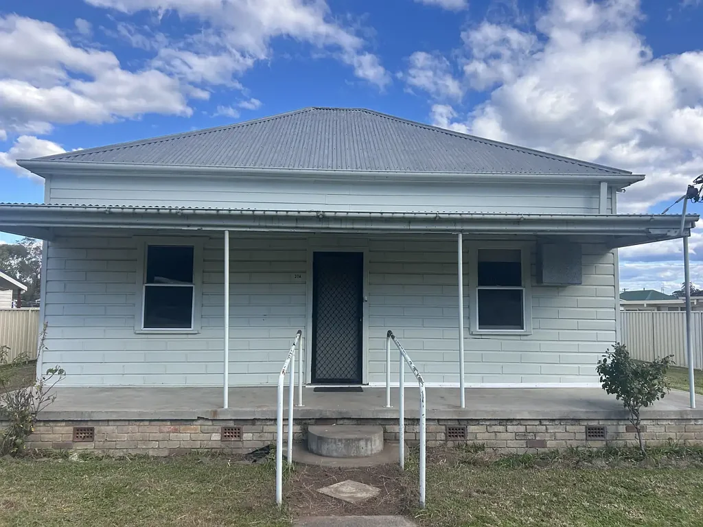 4 BEDROOM HOME!