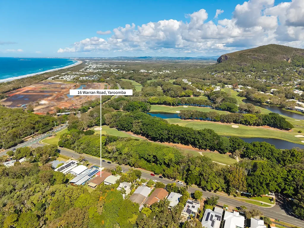Yaroomba 3房  Golf Course To The Front, Reserve Bushland To The Rear & Only A Short Walk To The Beach.