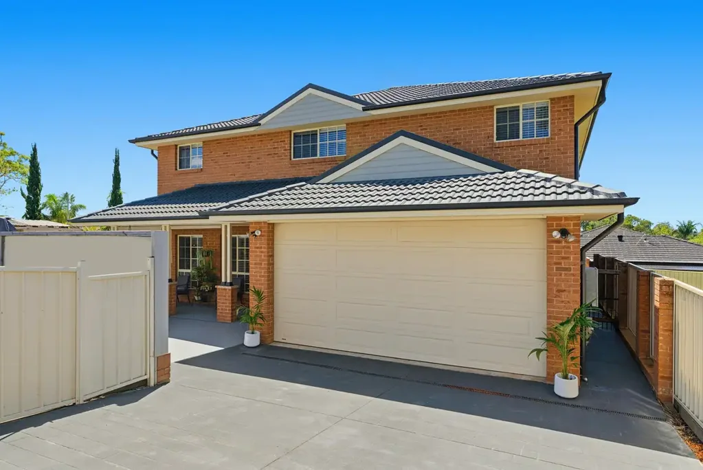 Killarney Vale 5 Bedroom Privately Set Family Haven!