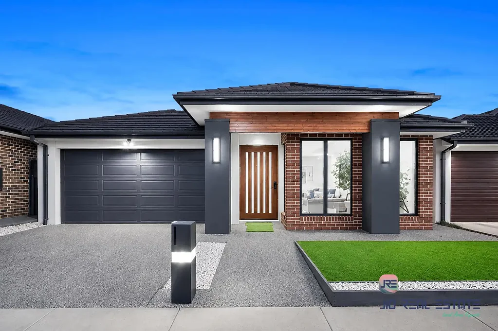 Deanside 4 Bedroom Stylish Family Living with Spacious Design in the heart of Deanside