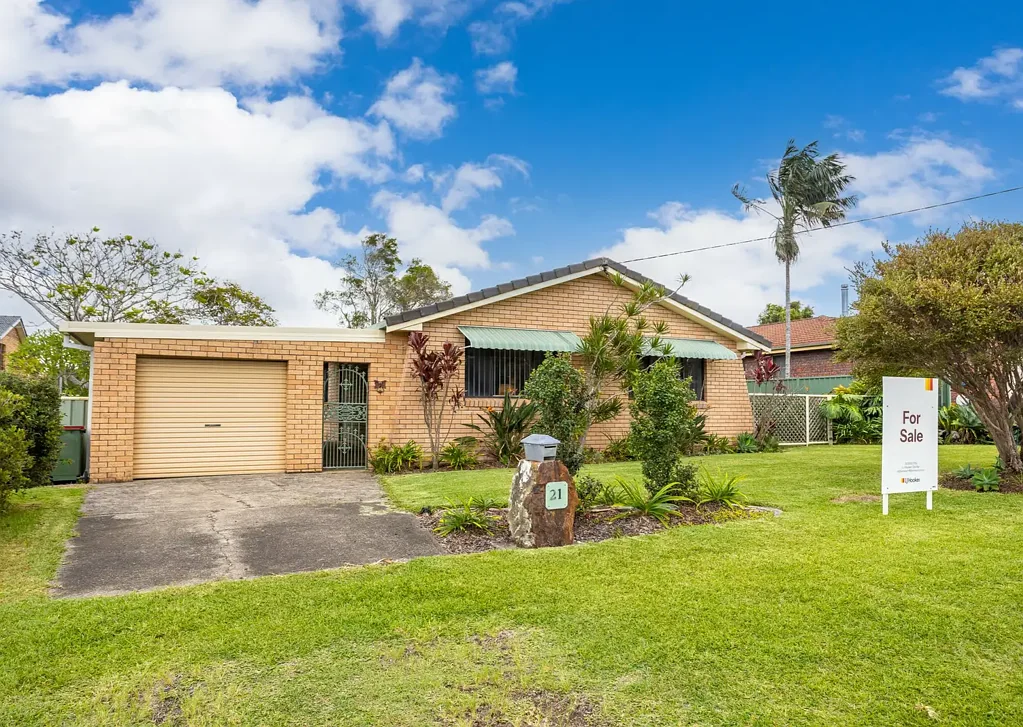 For Rent in the Heart of Old Bar – Walk to Everything!