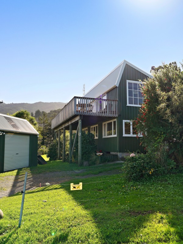 17 Tawhiti Street, Tokomaru Bay, Gisborne, 3 phòng ngủ, 0 phòng tắm