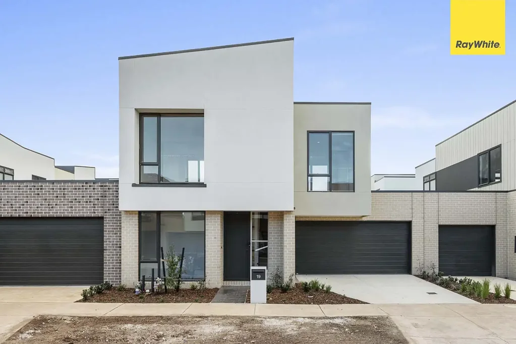 Brand-New Simonds Home in the Prestigious Woodlea Estate
