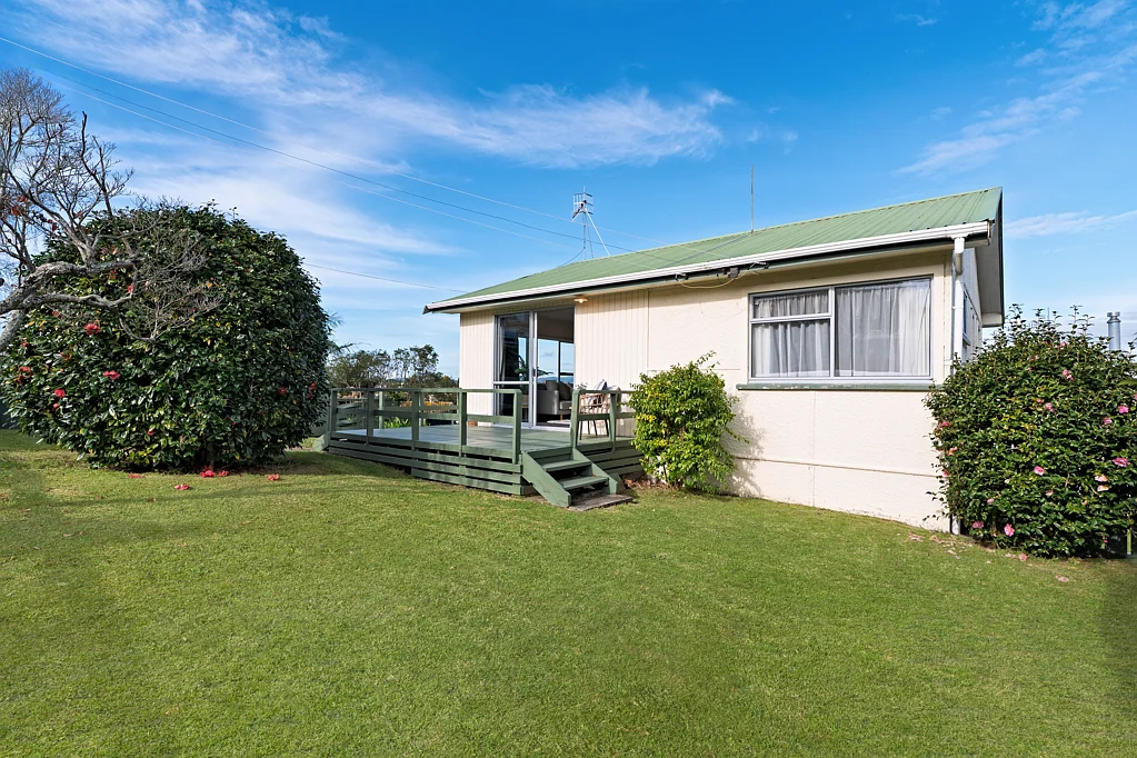 Brookfield 2房  Solid 1950s Charmer with Sun Views & Potential