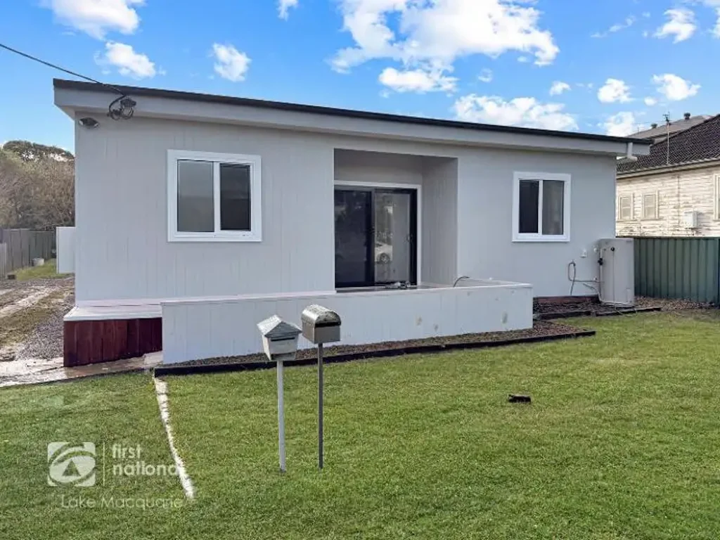 Beautifully Renovated Two Bedroom Unit in a Convenient Location