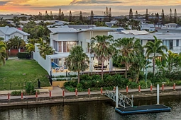 9 St Lucia Crescent, Parrearra