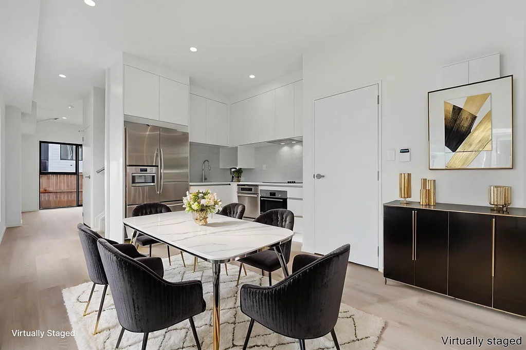 Te Atatu Peninsula 4 Bedroom 4 Bedrooms with 4.5 Bathrooms