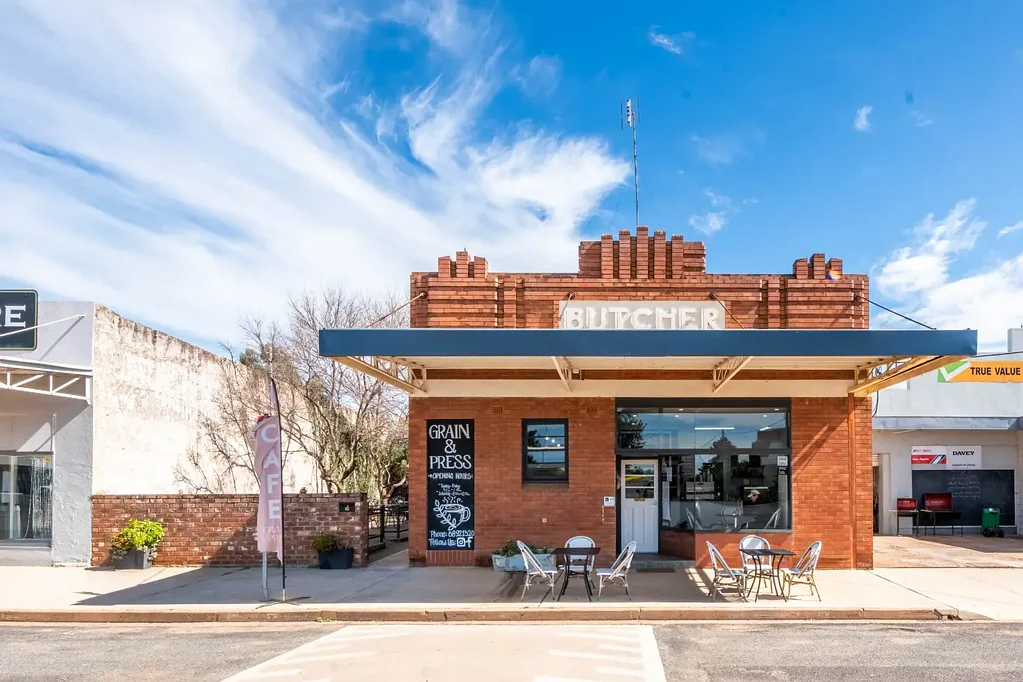 Trundle 1房  Well Established Cafe Business With Residence Or Investment!