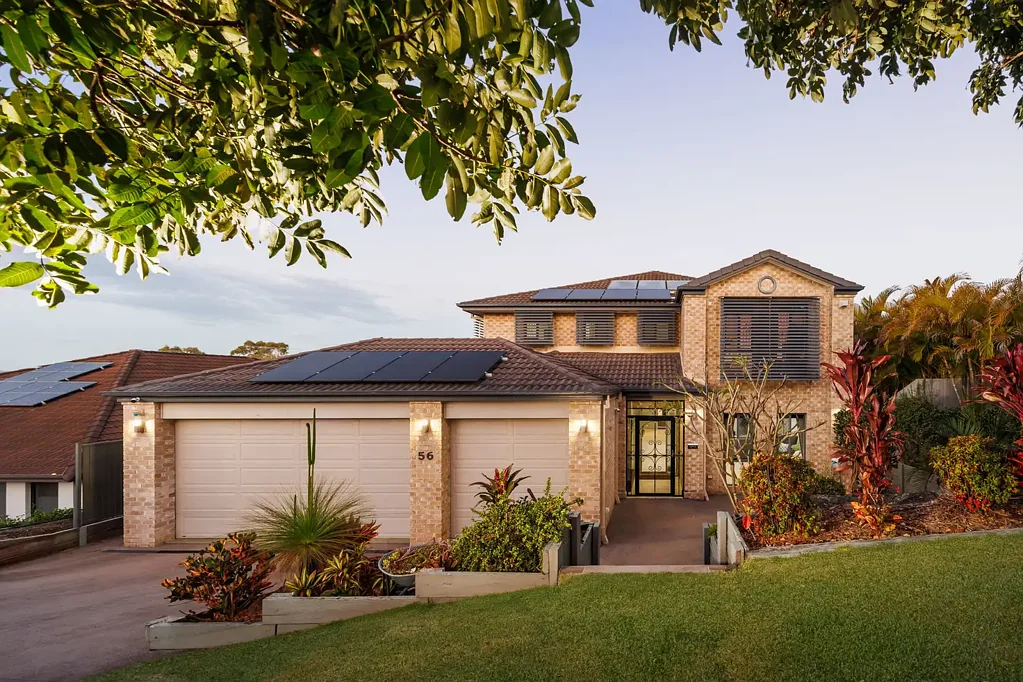 Moggill 4 Slaapkamer Magnificent Family Entertainer with Spectacular Outlook