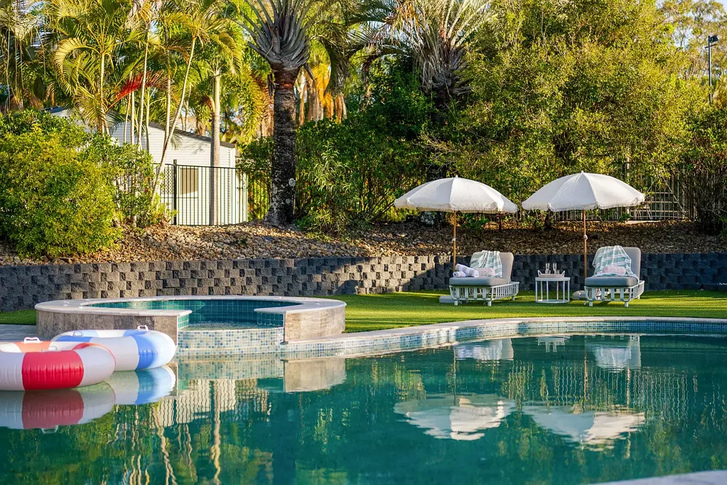 Ormeau 6房  A PRIVATE RESORT-STYLE PARADISE OF GRACE, GRANDEUR AND GENERATIONAL LIVING!