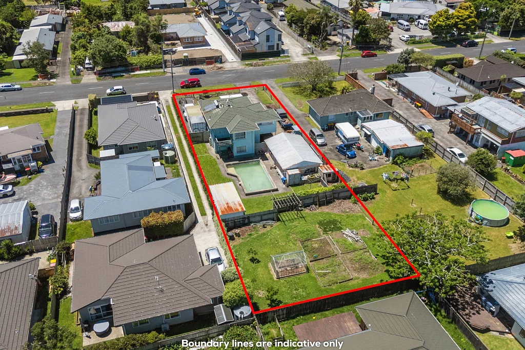 Papakura 6房 1267㎡永久产权大地！平坦地势+宽阔临街面+多车位配置，现有大宅即享收益与潜力！ Huge Property, Huge Potential - 1267m2 of Land!