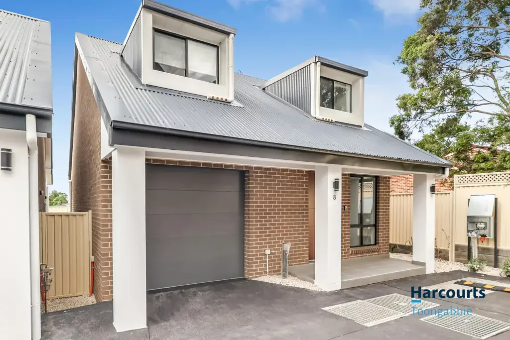 Stunning 3 Bedroom Townhouse in Pendle Hill, Awaits You!