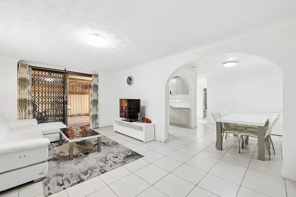 Parramatta 2房  Ground-Floor Living with Exclusive Access to an Expansive L-Shaped Courtyard