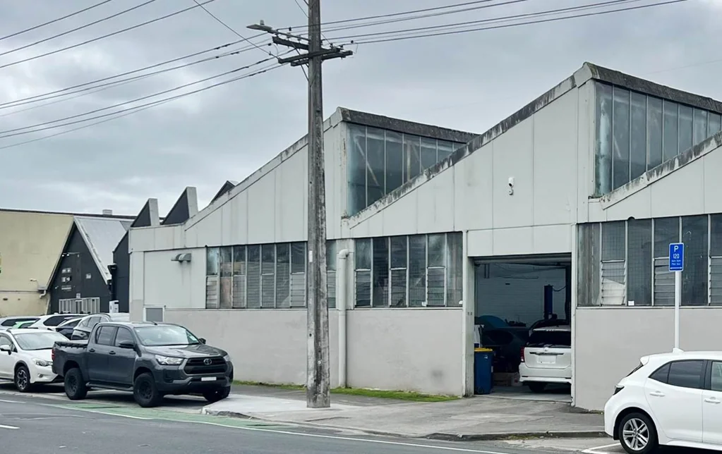 New Lynn ROAD FRONT INDUSTRIAL