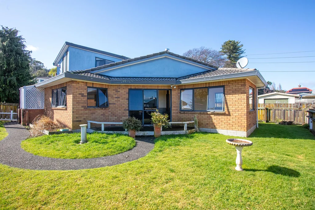 Thames 3 Bedroom OPPORTUNITY KNOCKS !