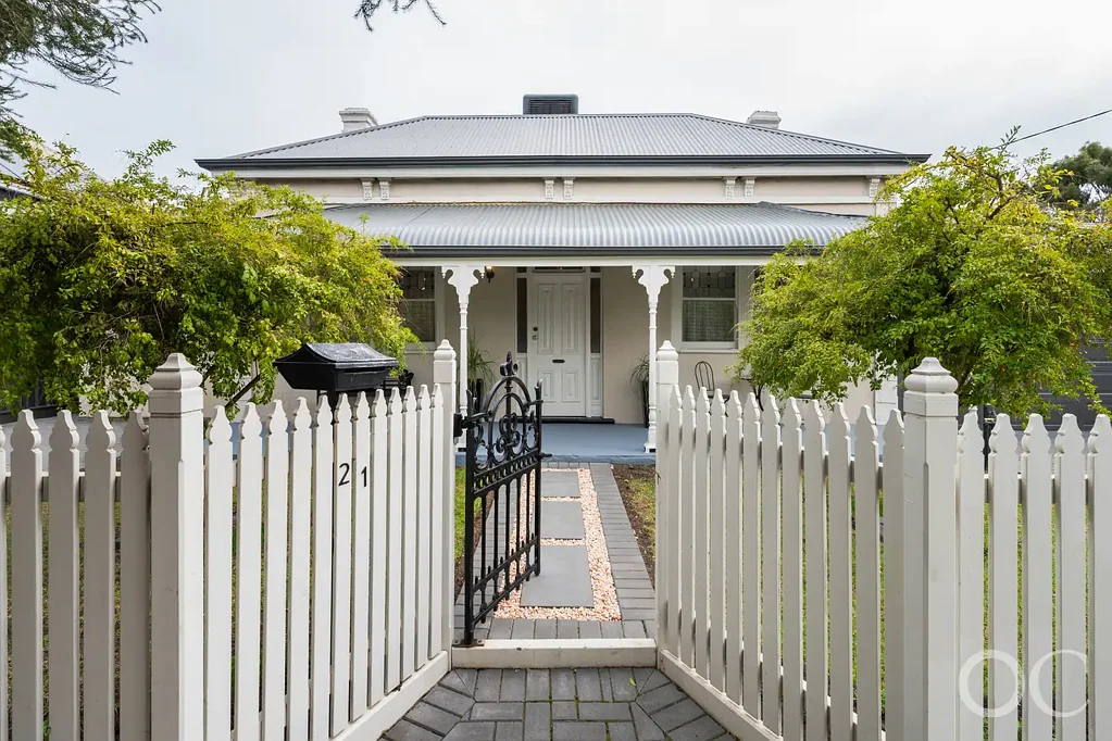 Birkenhead 5ਬੈੱਡਰੂਮ Open the Door to Character, Space and an Incredible Private Oasis