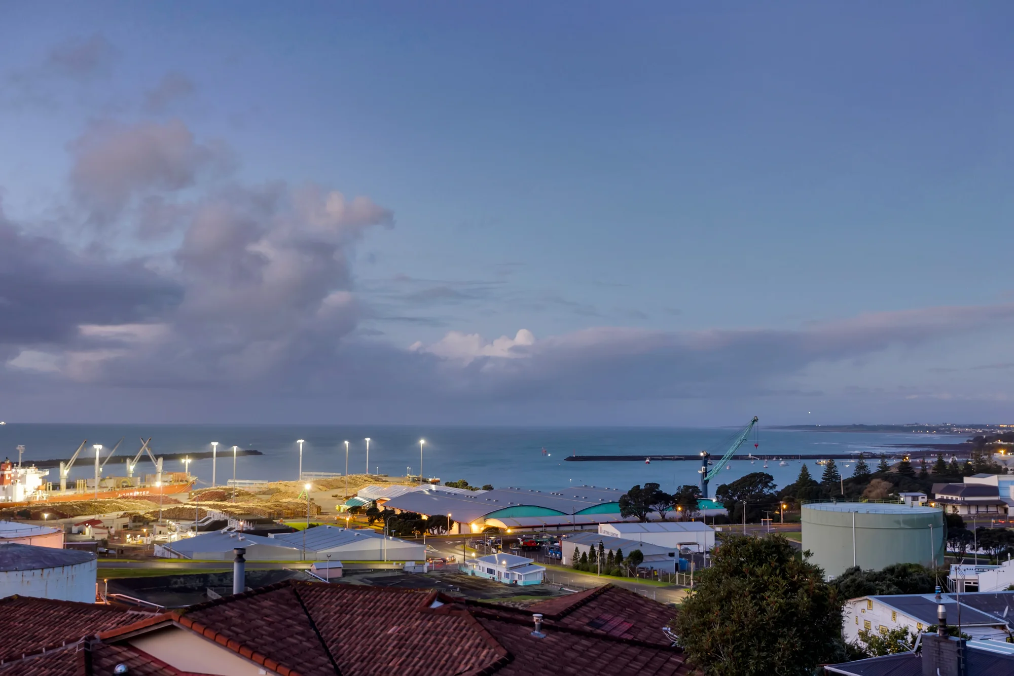 Moturoa Combine Contemporary Architecture and Coastal Views