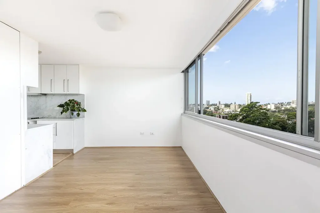 Unfurnished apartment in ideal location