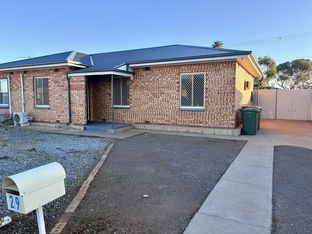 To register & apply for this property, please use this link: https://snug. com/