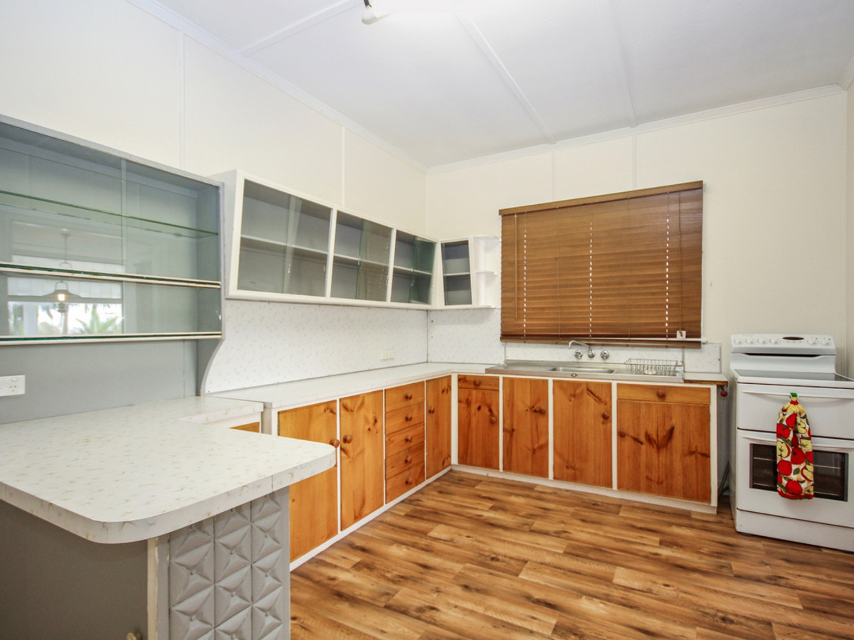 13 MACGREGOR ST, WOODEND QLD 4305, 0部屋, 0バスルーム, House